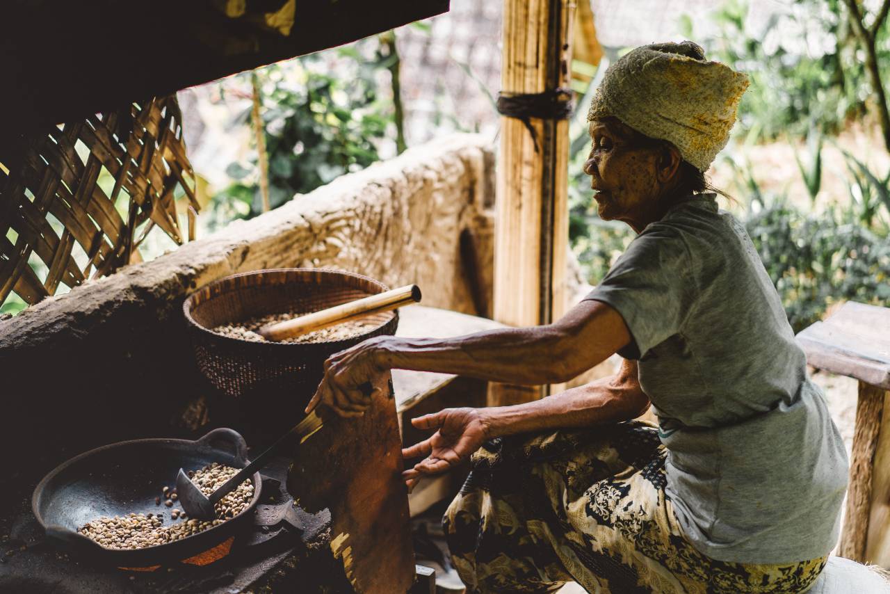 old, woman, poor, coffee, bean, basket, fry, ladle, pan, fire, house
, 