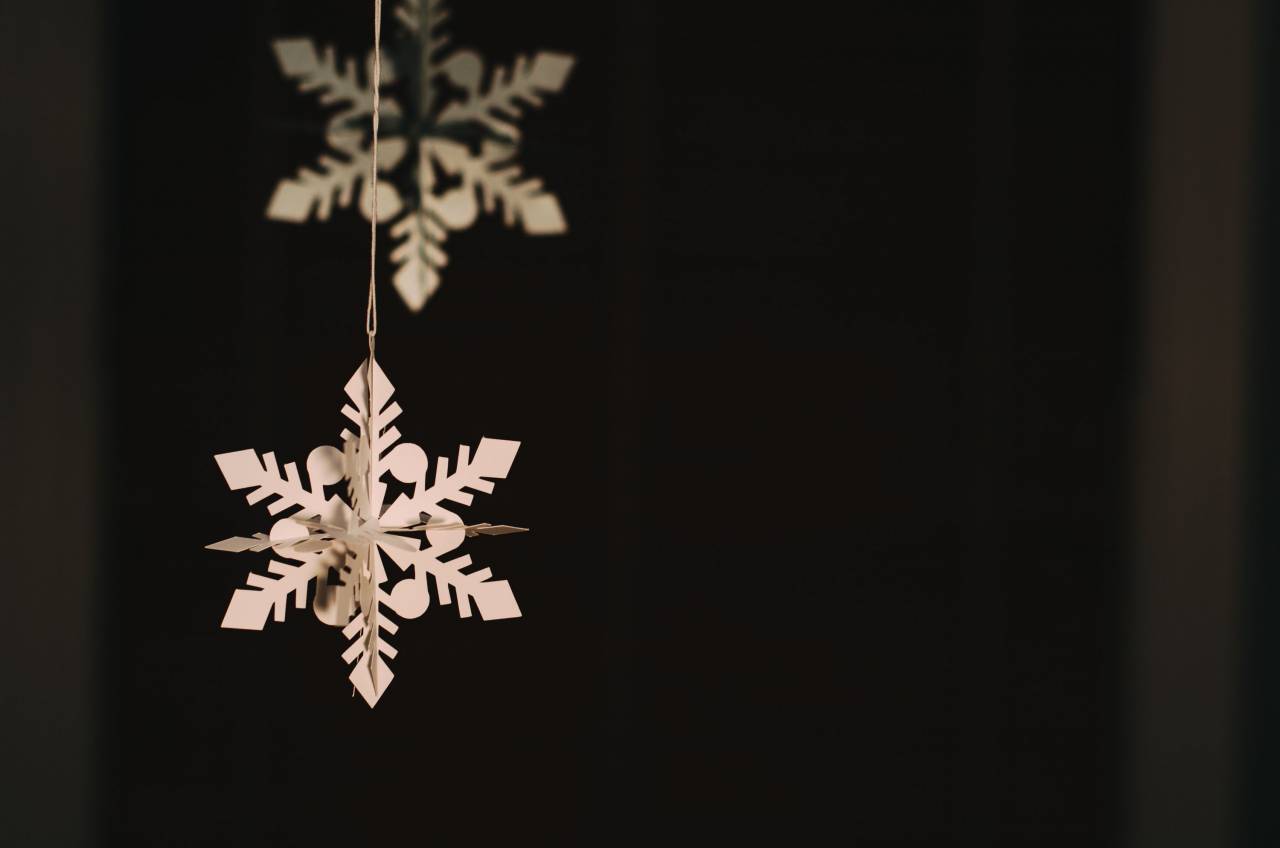 La nieve, el invierno, el blanco, el frío, el clima, la decoración, la Navidad, las vacaciones, el festival,
