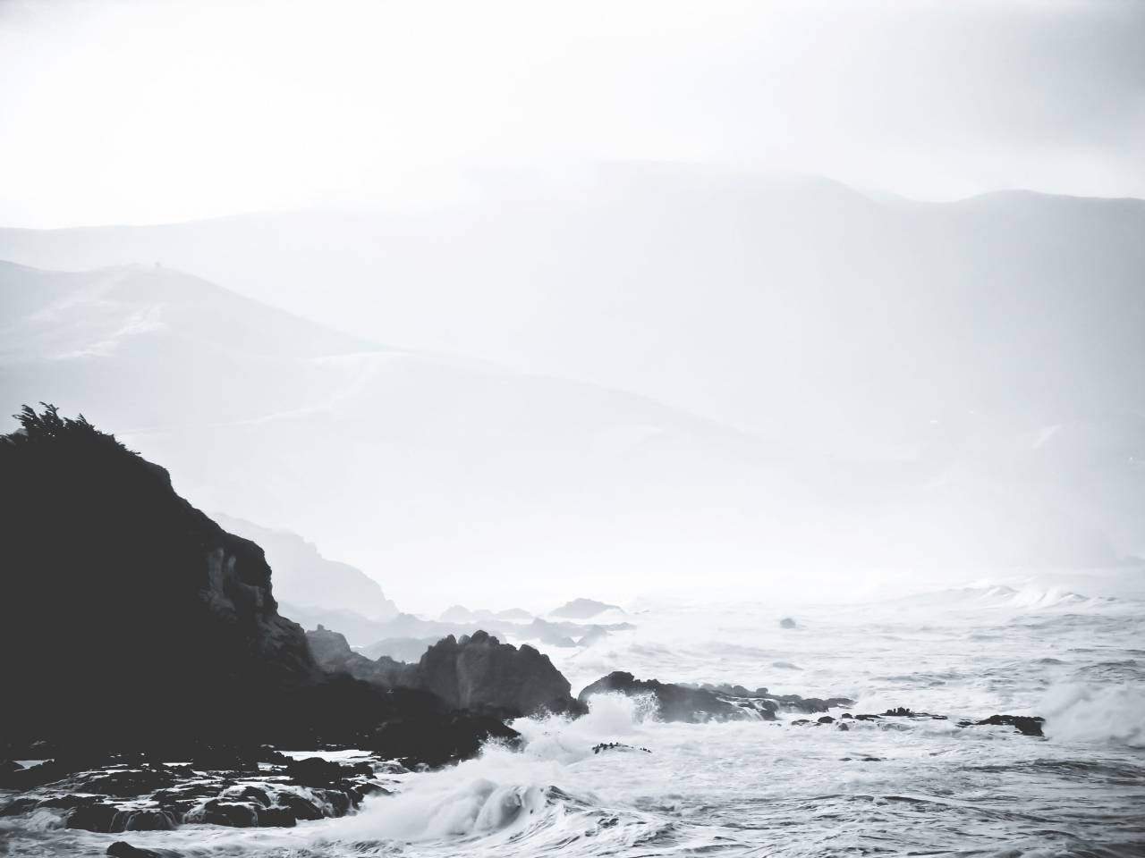 Agua, rápidos, ríos, olas, salpicaduras, rocas, acantilados, montañas, blanco y negro,