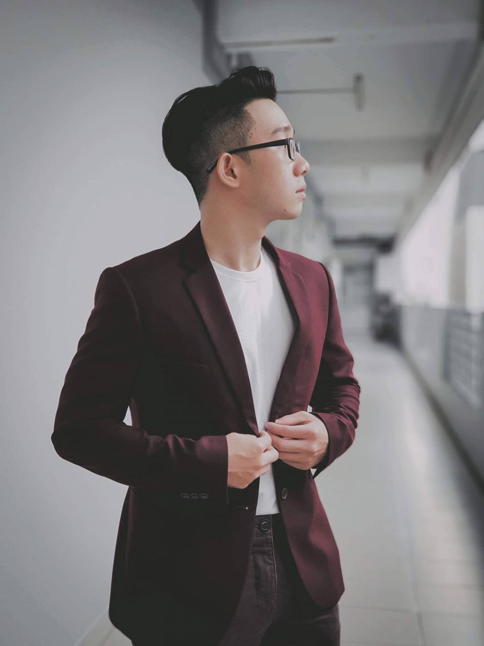 suit,men,one person,adult,males,suit,caucasian ethnicity,young adult,businessman,business person,lifestyles,portrait,looking,fashion,elegance,indoors,confidence,standing,success,occupation,one,man, 