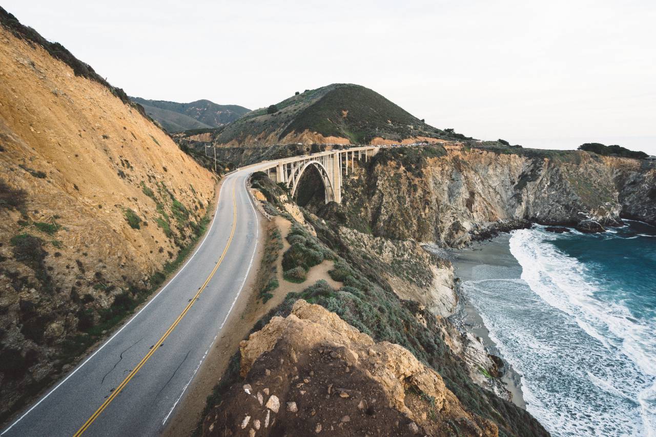 aéreo, naturaleza, paisaje, camino, viaje, aventura, puente, montaña, agua, olas, océano, mar, playa, verde, plantas, viaje, vacaciones,