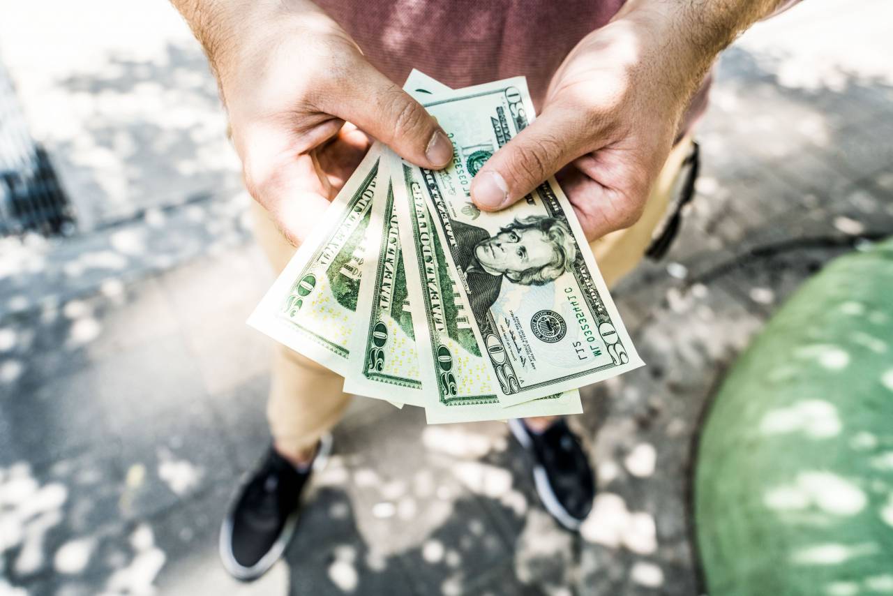 bills, money, currency, cash, finance, bank, hands, spending, investing, saving, wealth, usd
, 