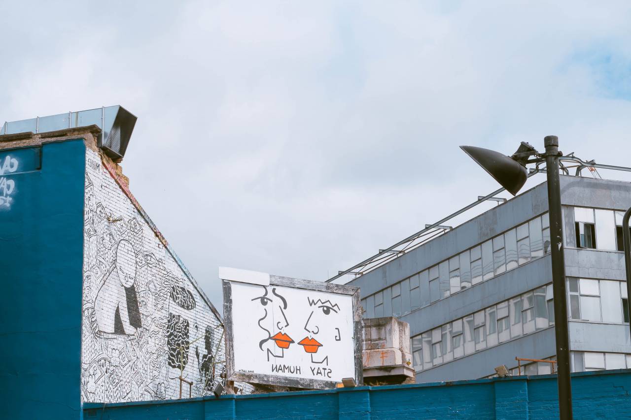 building, structure, sky, infrastructure, window, establishment, hotel, city, urban, architecture, art, paint, drawing, glass, concrete, graffiti, vandal, light, wall, steel
, 