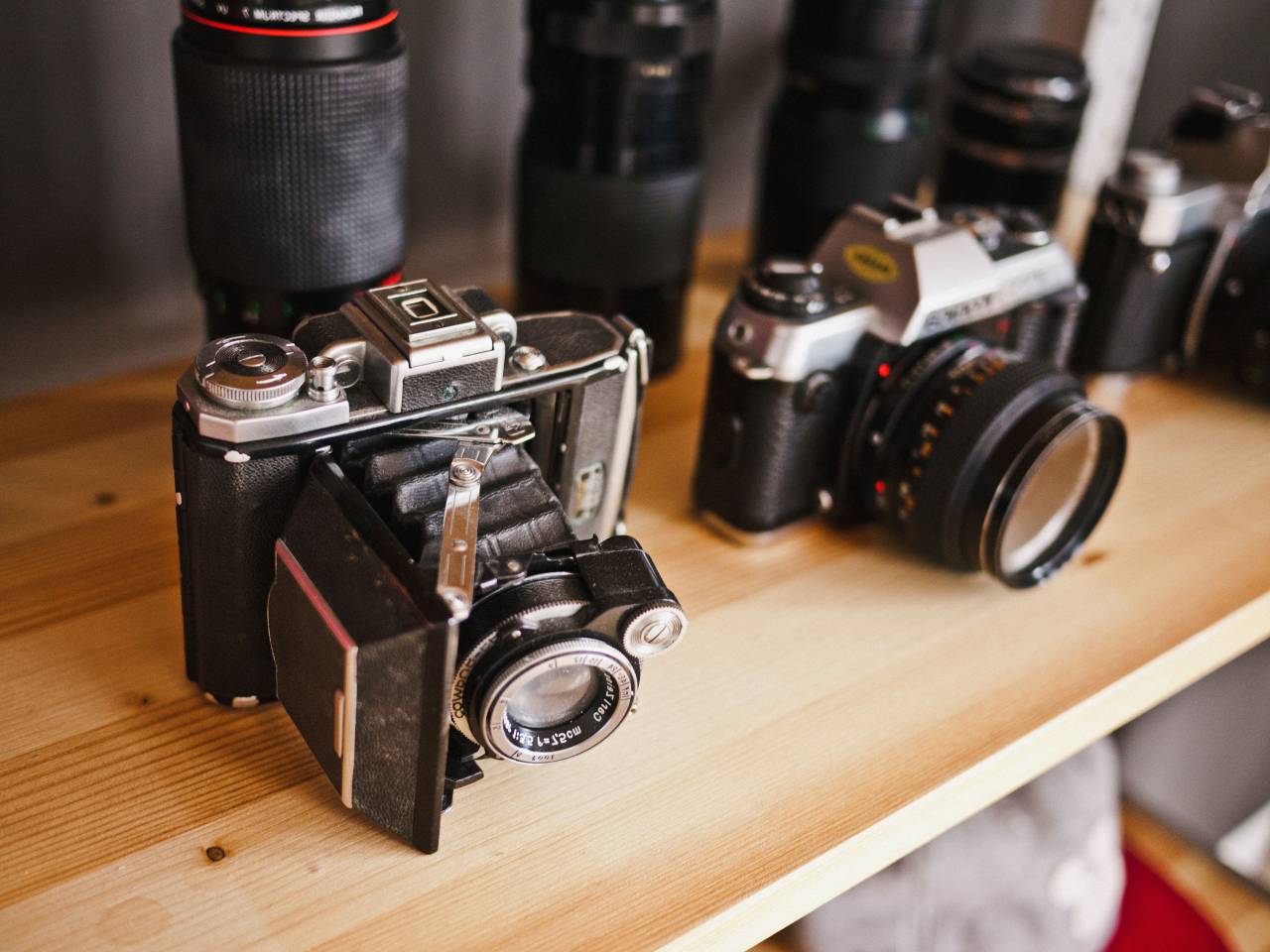 camera, photo, lens, equipment, wood, shelf
, 
