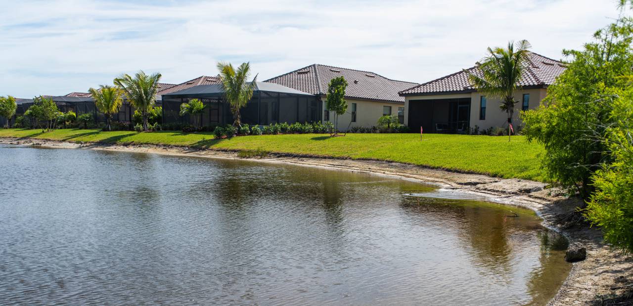 cottage, house, view, backyard, water, pond, lake, condos, architecture, cabin, buildings, nature, grass
, 