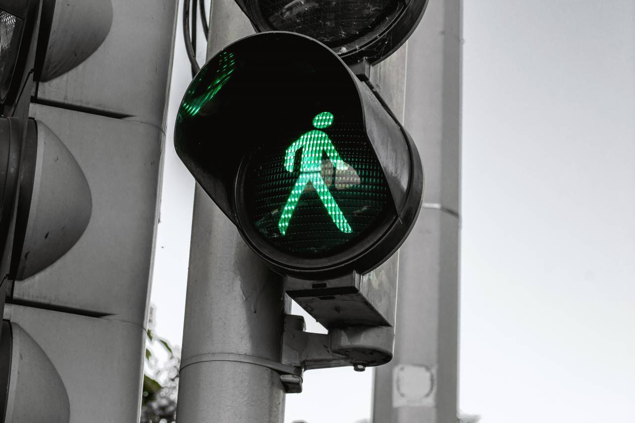 🥇 Image of crosswalk green man traffic lights stop go - 【FREE PHOTO ...