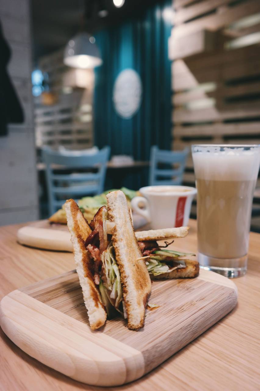 food, sandwich, coffee, wood, table, glass, cup, chairs, restaurant, delicious, meat, vegetables
, 