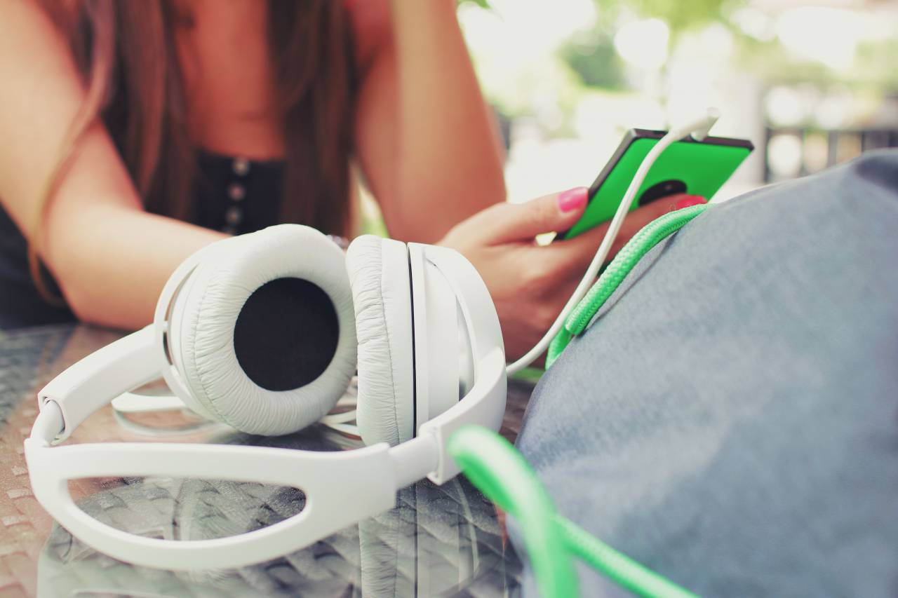 headphones, music, audio, smartphone, objects, technology, mobile
, 