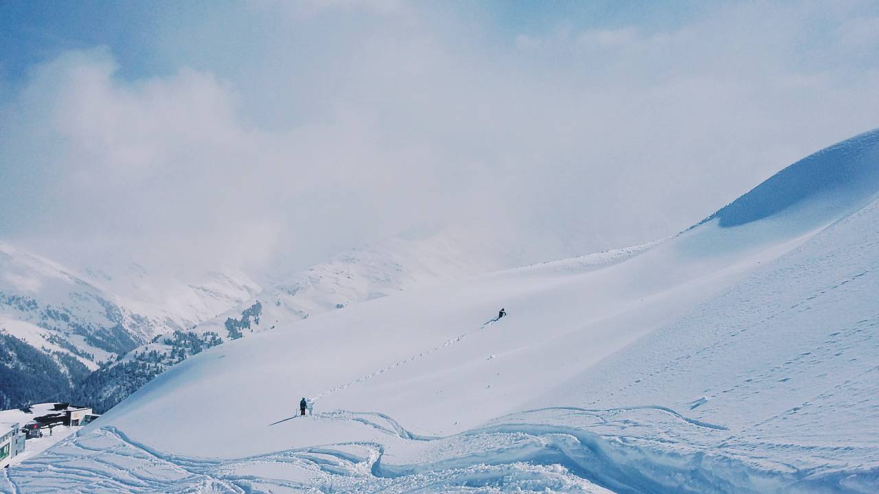 Highland, montaña, colina, paisaje, viajes, vista, exterior, naturaleza, nieve, invierno, esquí, aventura, azul, cielo, nubes,