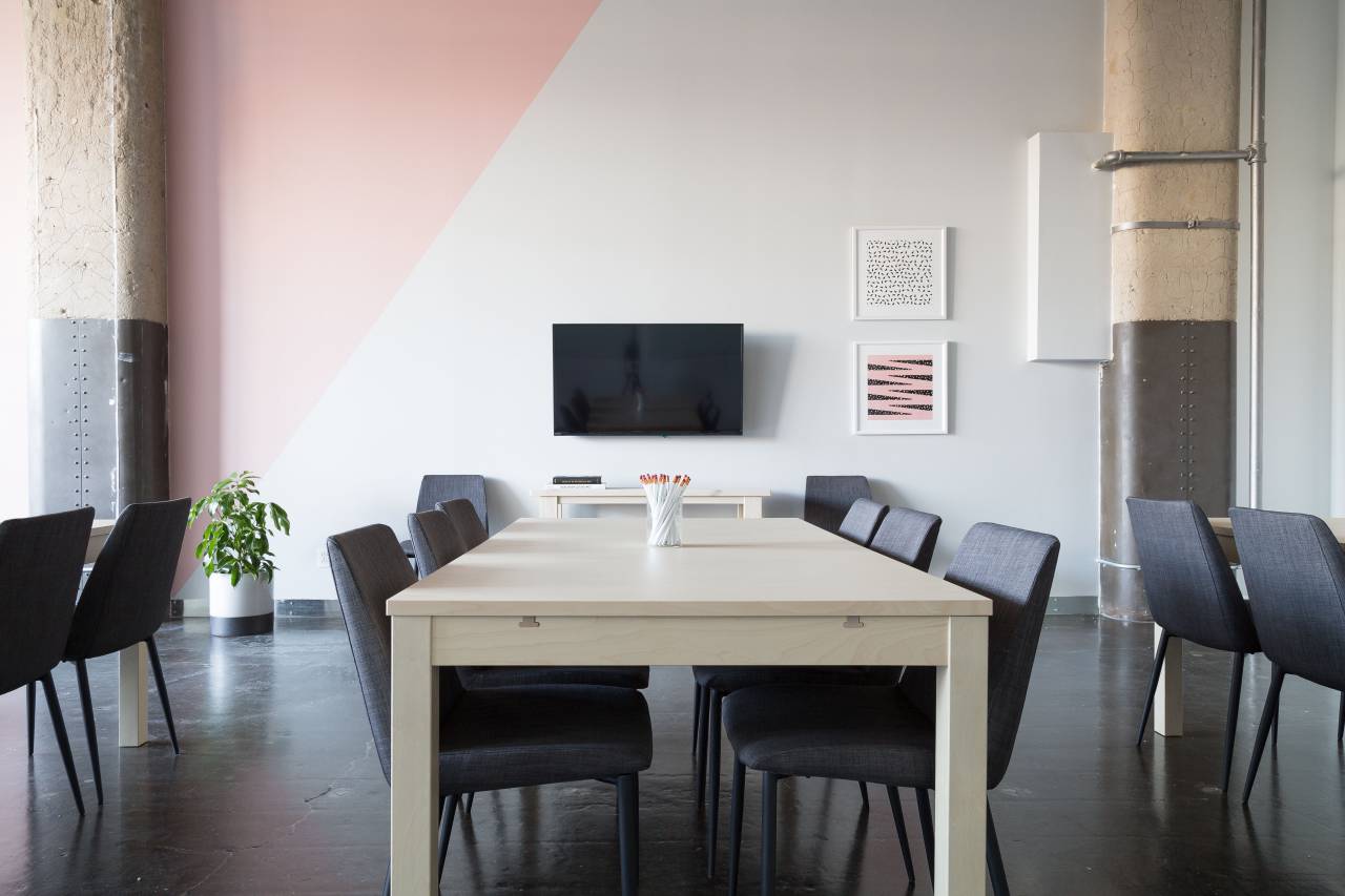 interior, diseño, mesas, sillas, blanco, pared, piso, reunión, habitación, oficina, marco, arte, monitor, televisión, tecnología, electrodomésticos, negocio,