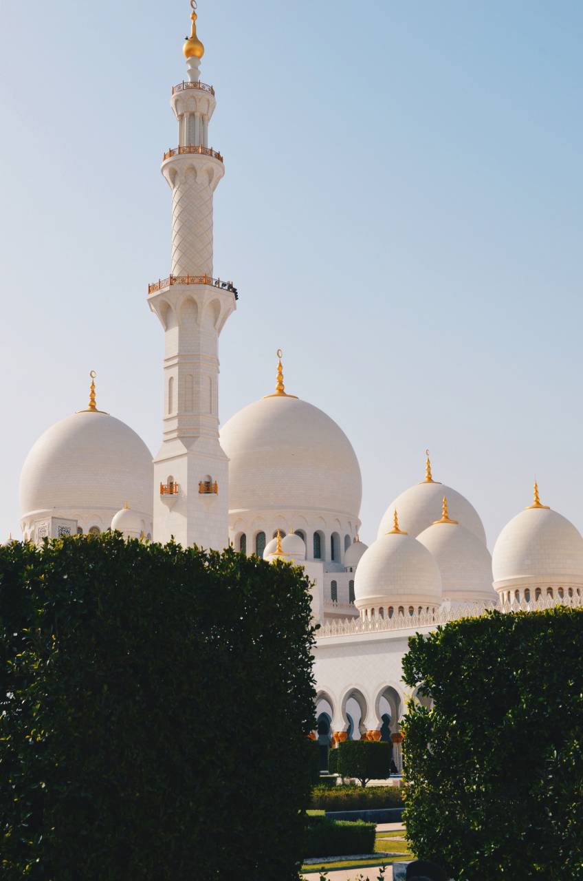 mosque, muslim, religion, prayer, plants, garden, tower, sculpture, statue, arts, green, white, sky, clouds, blue
, 