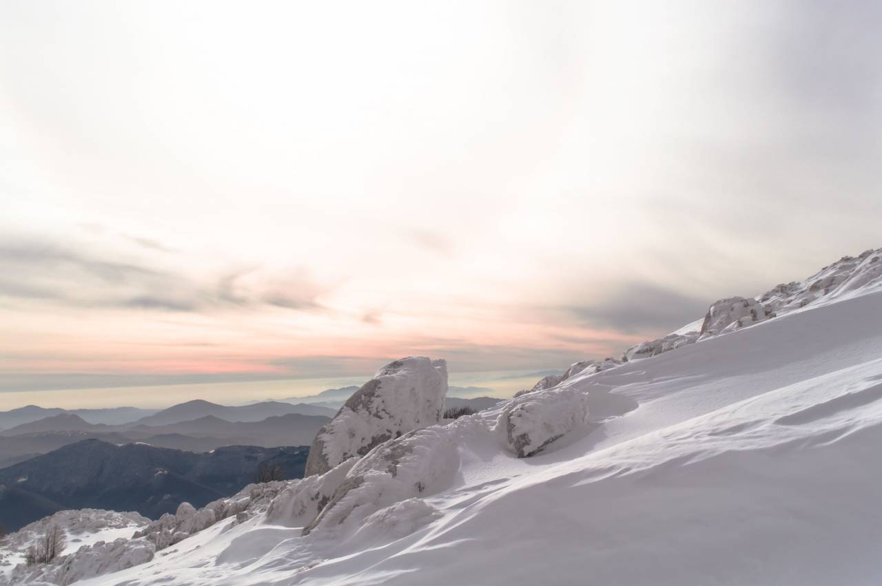 Montaña, tierras altas, nubes, cielo, cumbre, Ridge, paisaje, naturaleza, valle, colina, nieve, invierno, vista, viajes, rock,