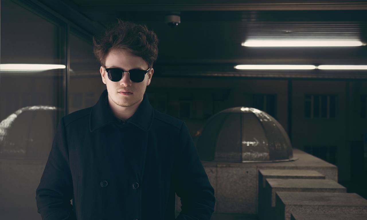 gente, hombre, chico, gafas de sol, solo, negro, abrigo,