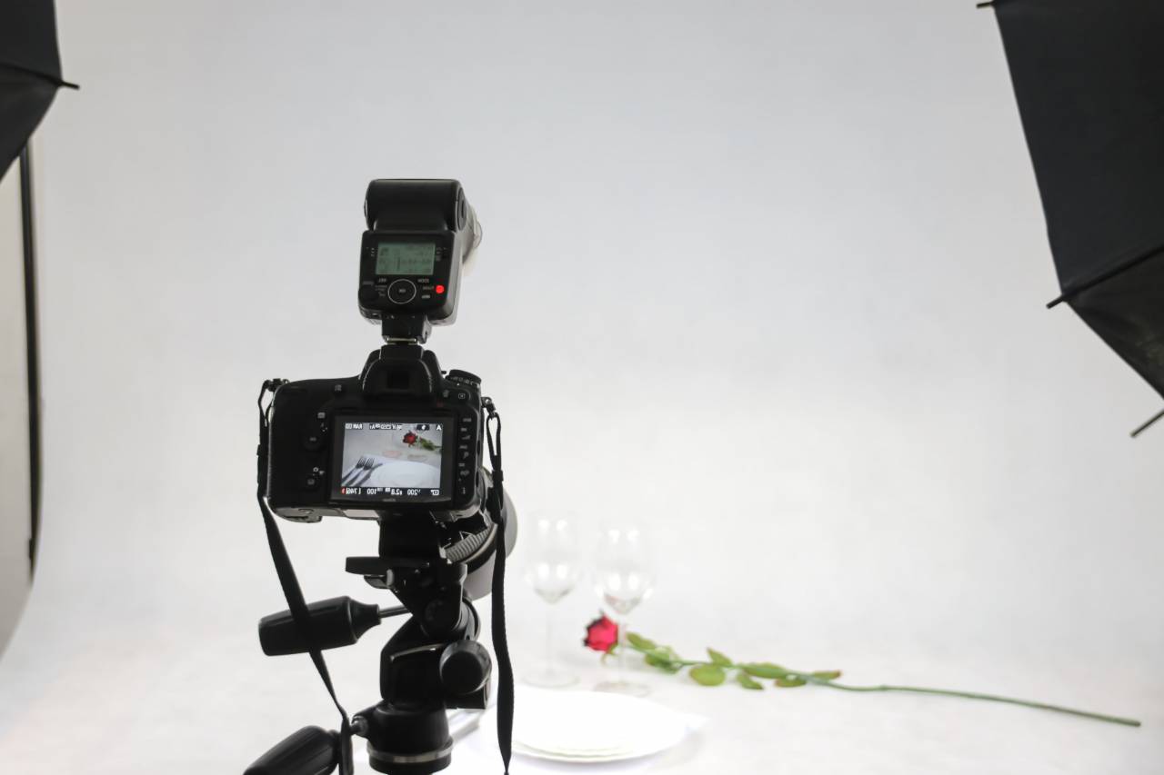 Fotografía, cámara, flash, vaso, rosa, platos, producción, sesión de fotos,