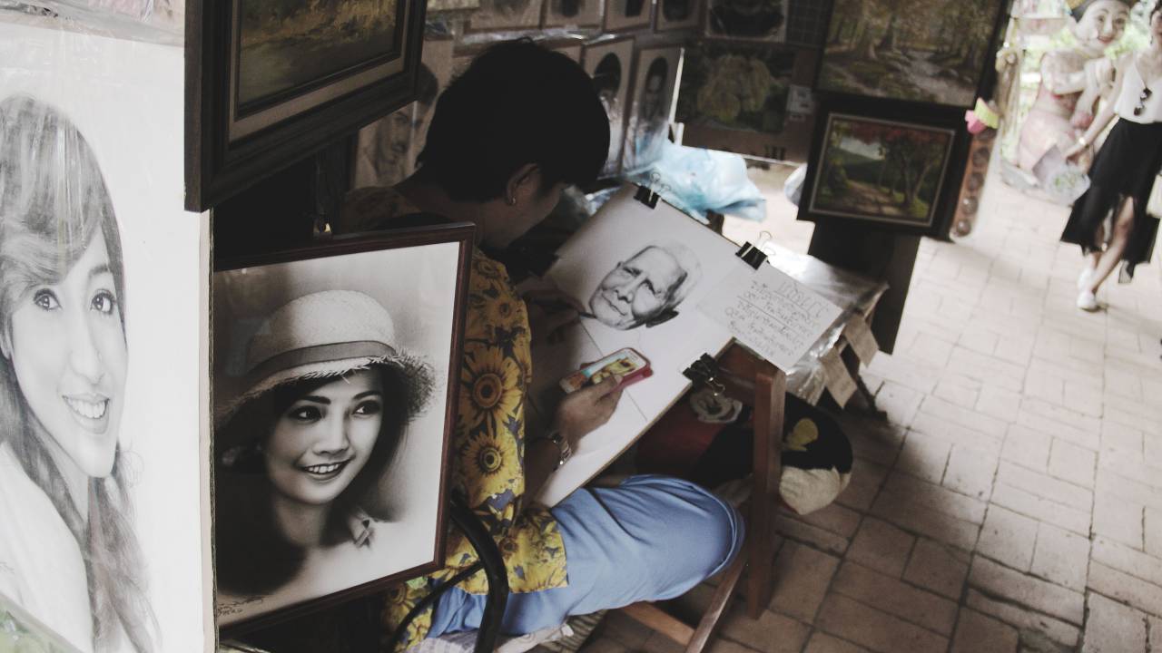 photography, street, art, charcoal, pencil, painting, portraits, man, male, person, business, hobby, sidewalk, pedestrian
, 
