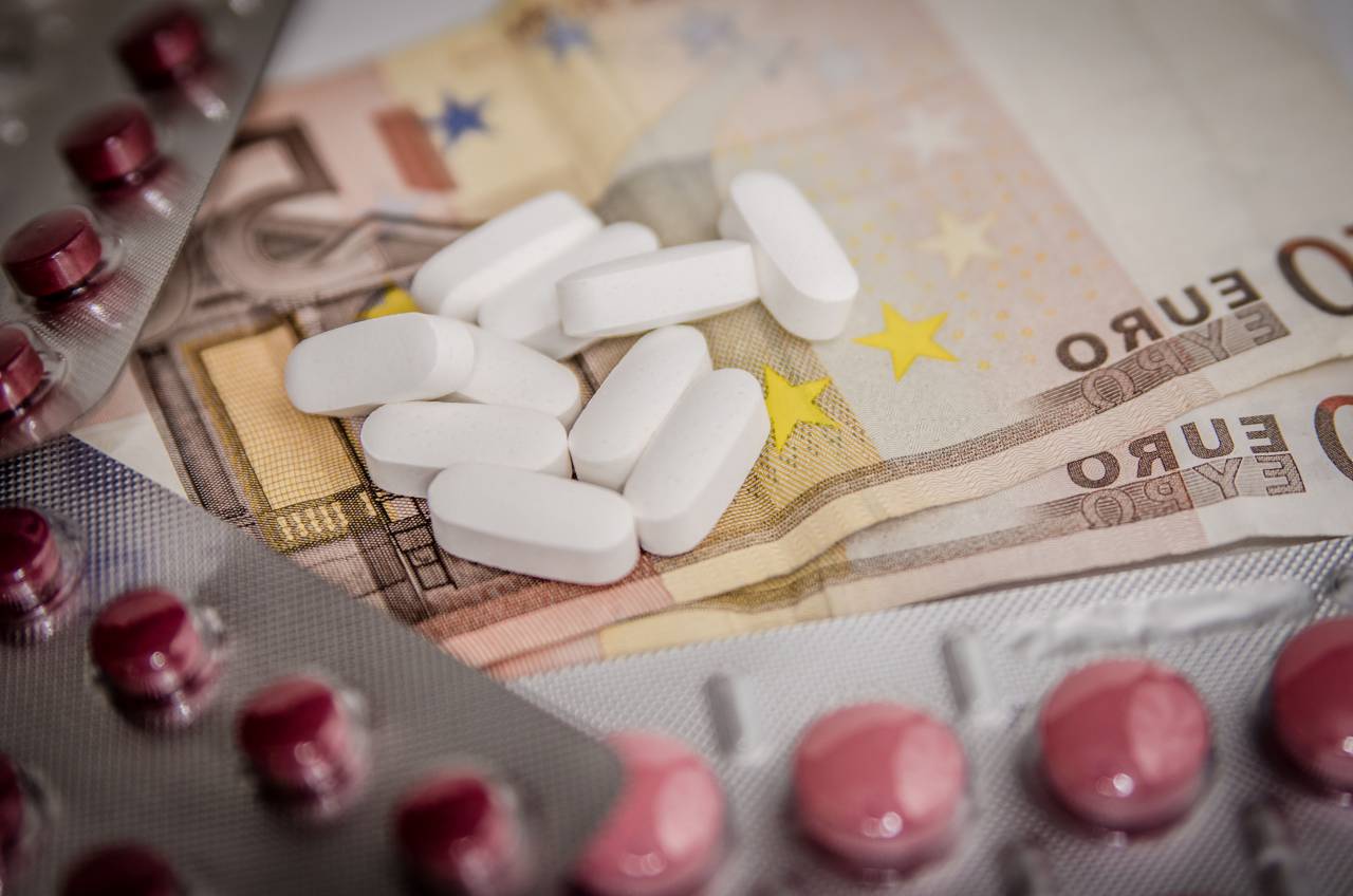 Pastillas, medicina, médico, cápsulas, farmacia, dinero, euro, enfermos, salud,
