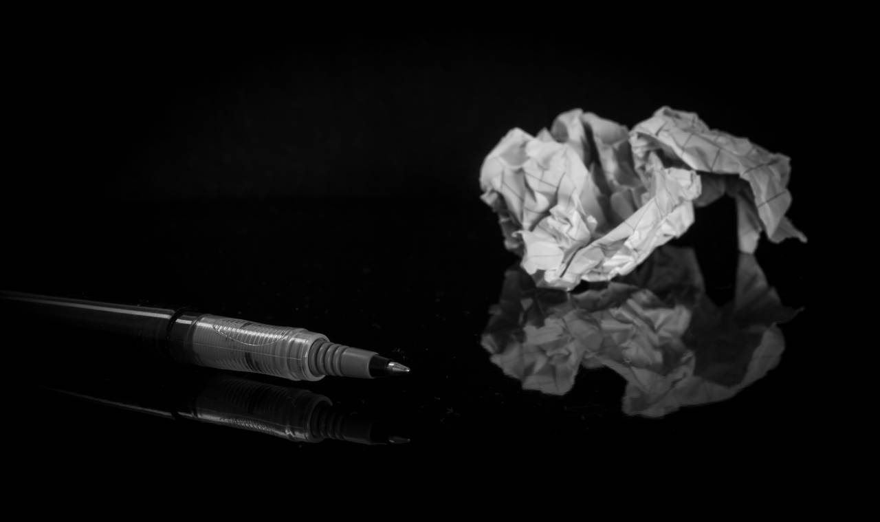 scratch, crumpled, paper, pen, black and white, reflection
, 
