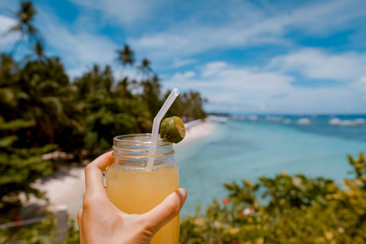 sea, beach, white, sand, sunny, day, sun, tan, summer, vacation, outdoor, trees, plants, view, blur, lime, juice, beverage, drinks
, 