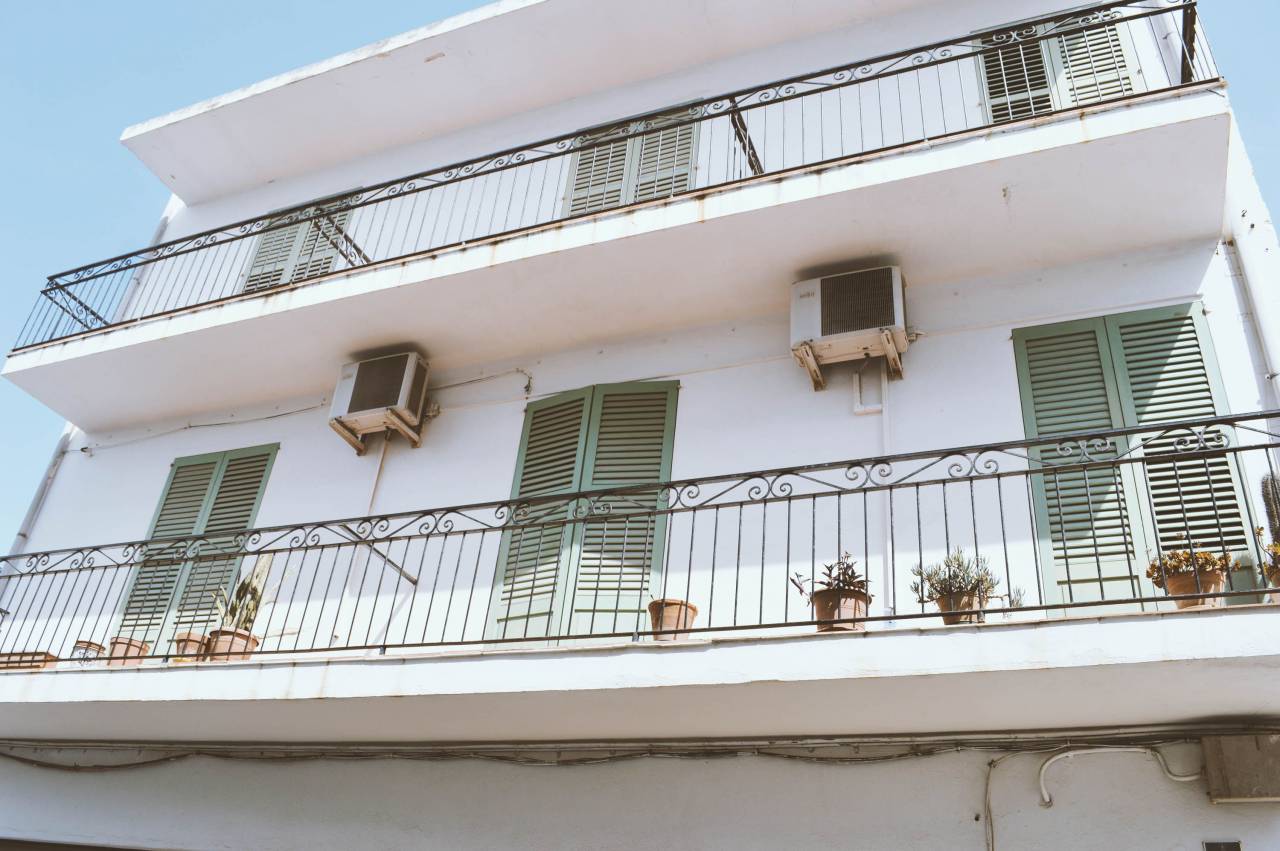 arquitectura, balcón, casa, casa de campo, las flores, maceta,