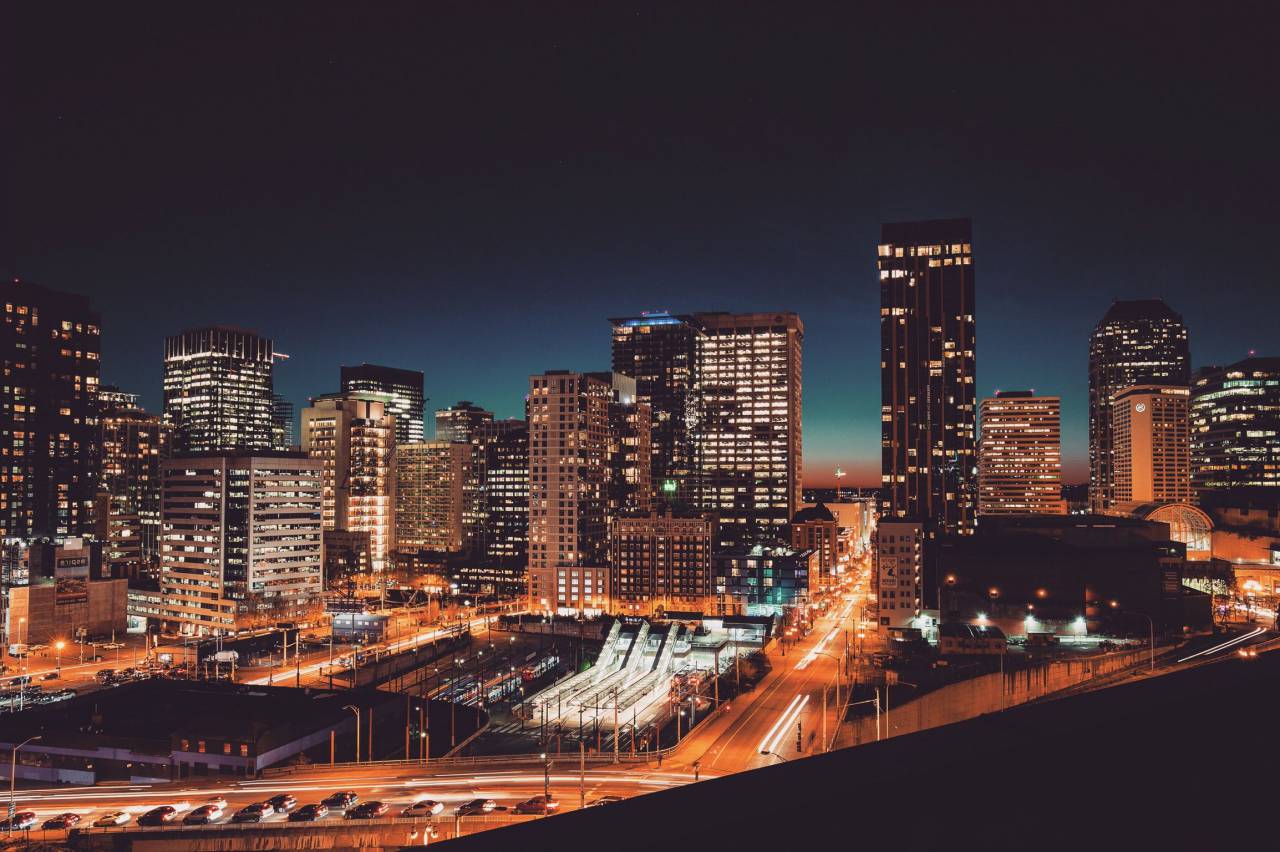 Paisaje urbano, edificios, arquitectura, ciudad, urbano, centro de la ciudad, luces, rascacielos, torres, oscuro, noche, tarde, carreteras,