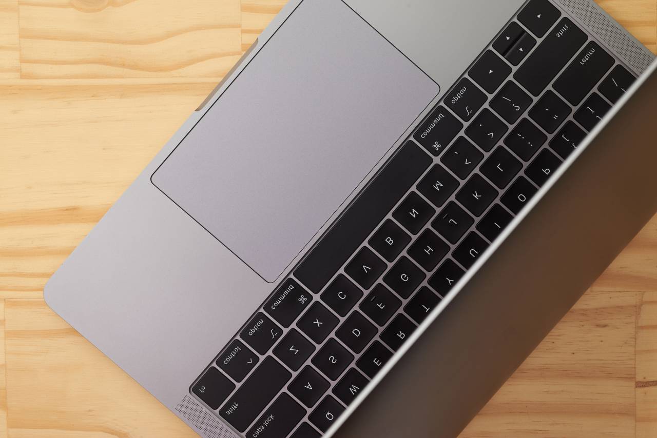 ordenador portátil, de cerca, computadora, portátil, dispositivo, teclado, llaves, tecnología, macro, en línea, negocio, Internet, cuaderno, Macbook, abierto, de madera, escritorio,