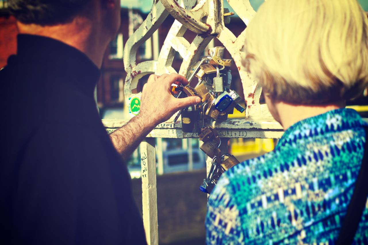 love locks, Ha'penny Bridge, Dublin, man, woman, people
, 