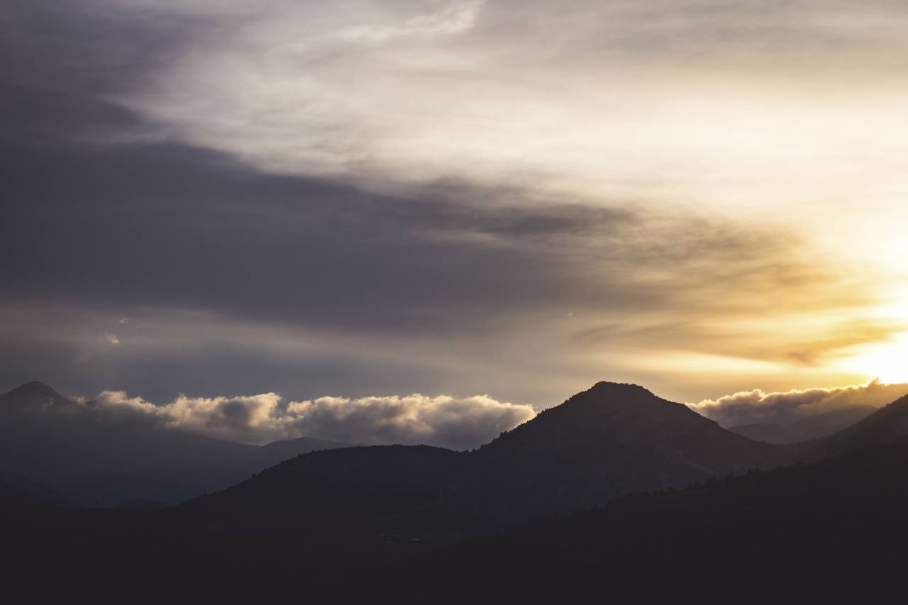 Montaña, Highland, nube, cielo, cumbre, Ridge, paisaje, naturaleza, valle, puesta de sol, silueta,