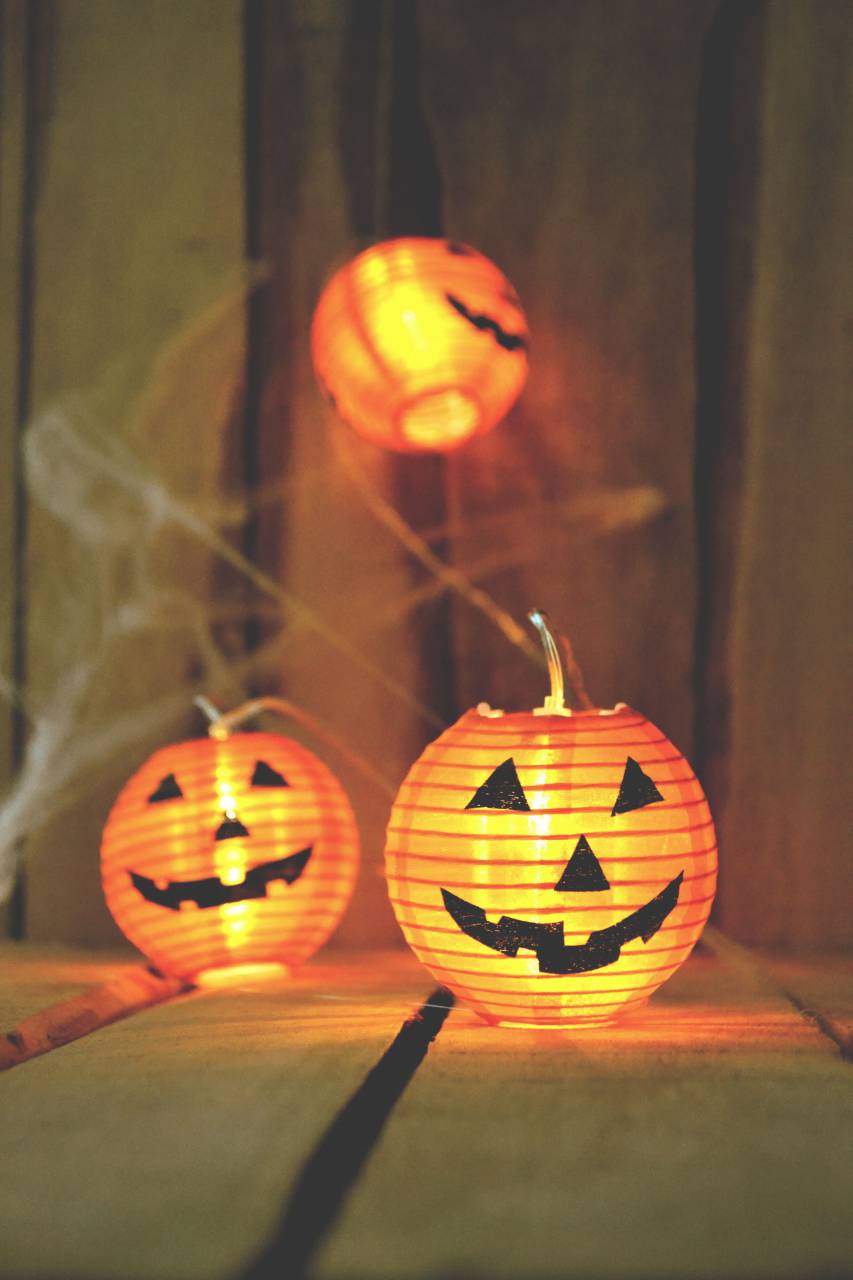 naranja, calabaza, halloween, ligero, noche, web, pared, piso,