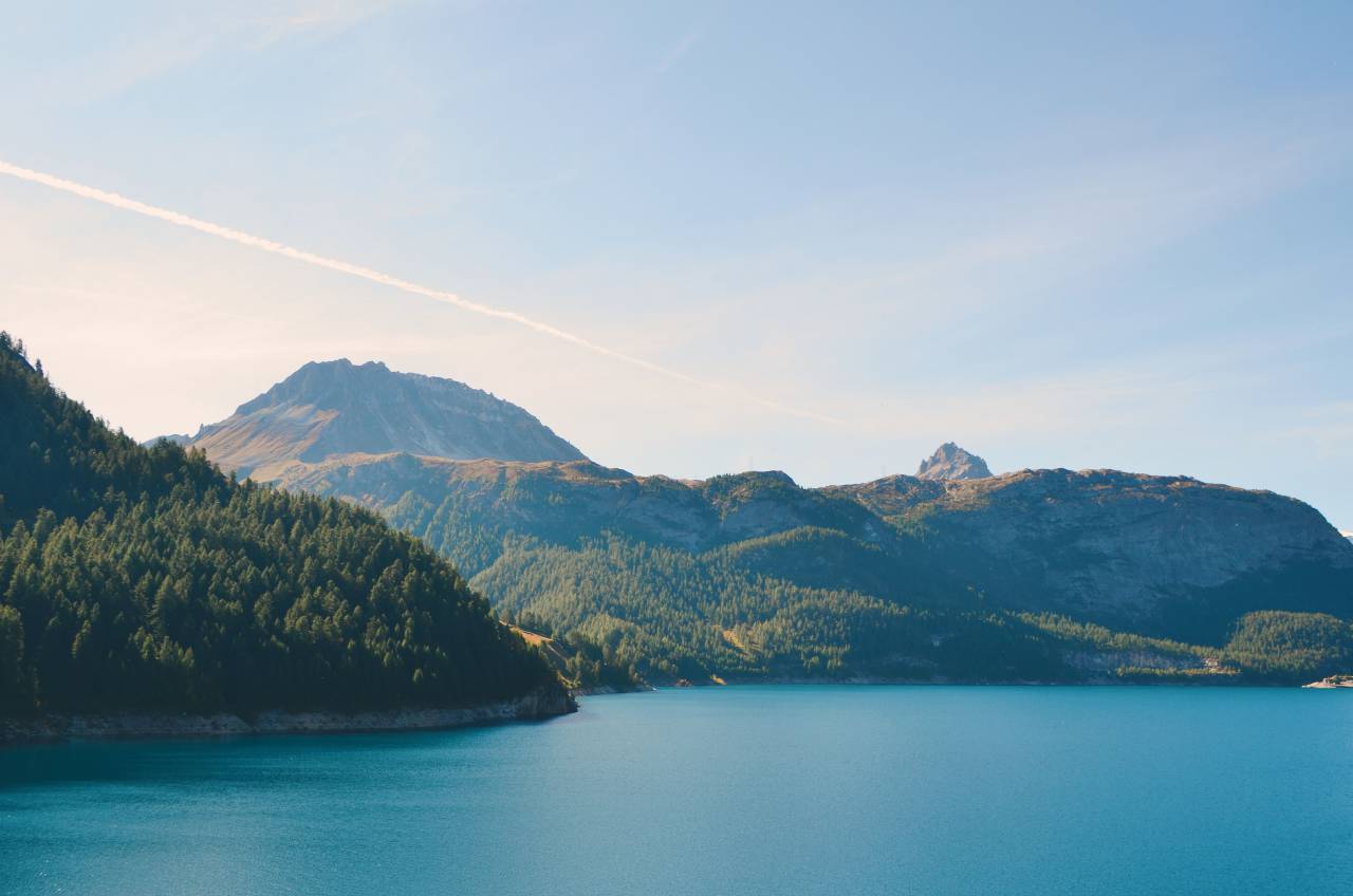 sea, ocean, blue, water, waves, nature, trees, plant, mountain, forrest, landscape, blue, sky, clouds
, 