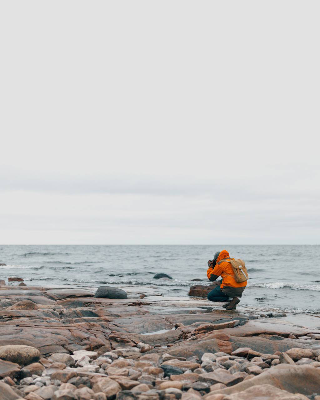 mar, Oceano, agua, ola, naturaleza, costa, rocas, playa, apuntalar, horizonte, nubes, cielo, gente, hombre, solo, viajar, al aire libre, fotógrafo, fotografía,