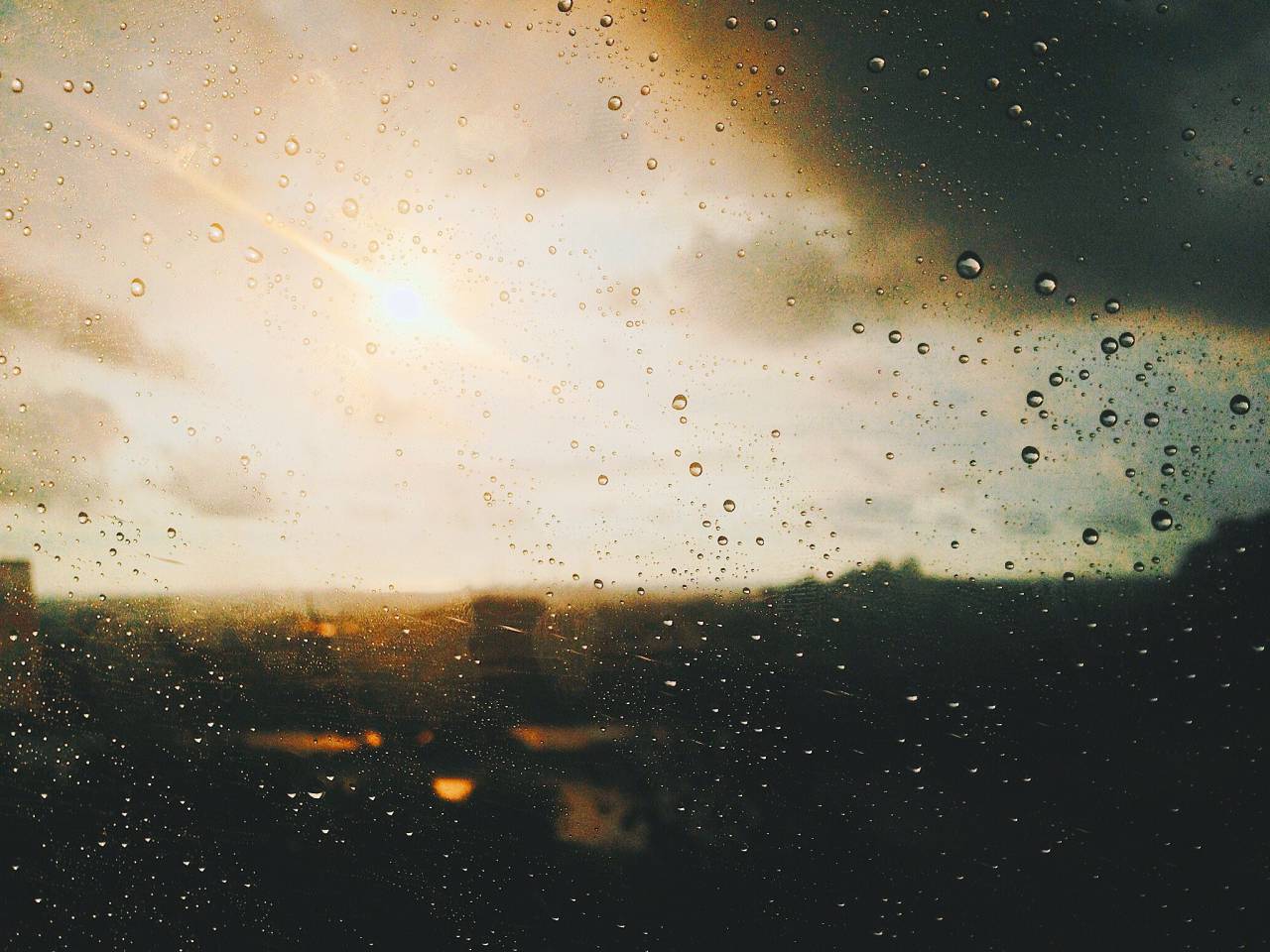 🥇 Image of window glass wet water raindrops sunlight sunrise - 【FREE ...