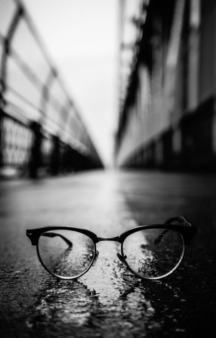 gafas;calle;concepto,anteojos,blanco y negro,al aire libre,hombres,