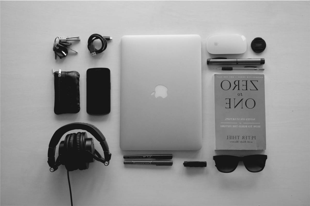 apple, macbook, laptop, computer, technology, mouse, lens, pens, pencil, book, startups, zero to one, business, sunglasses, headphones, audio, cell phone, mobile, cables, keys, black and white
, 