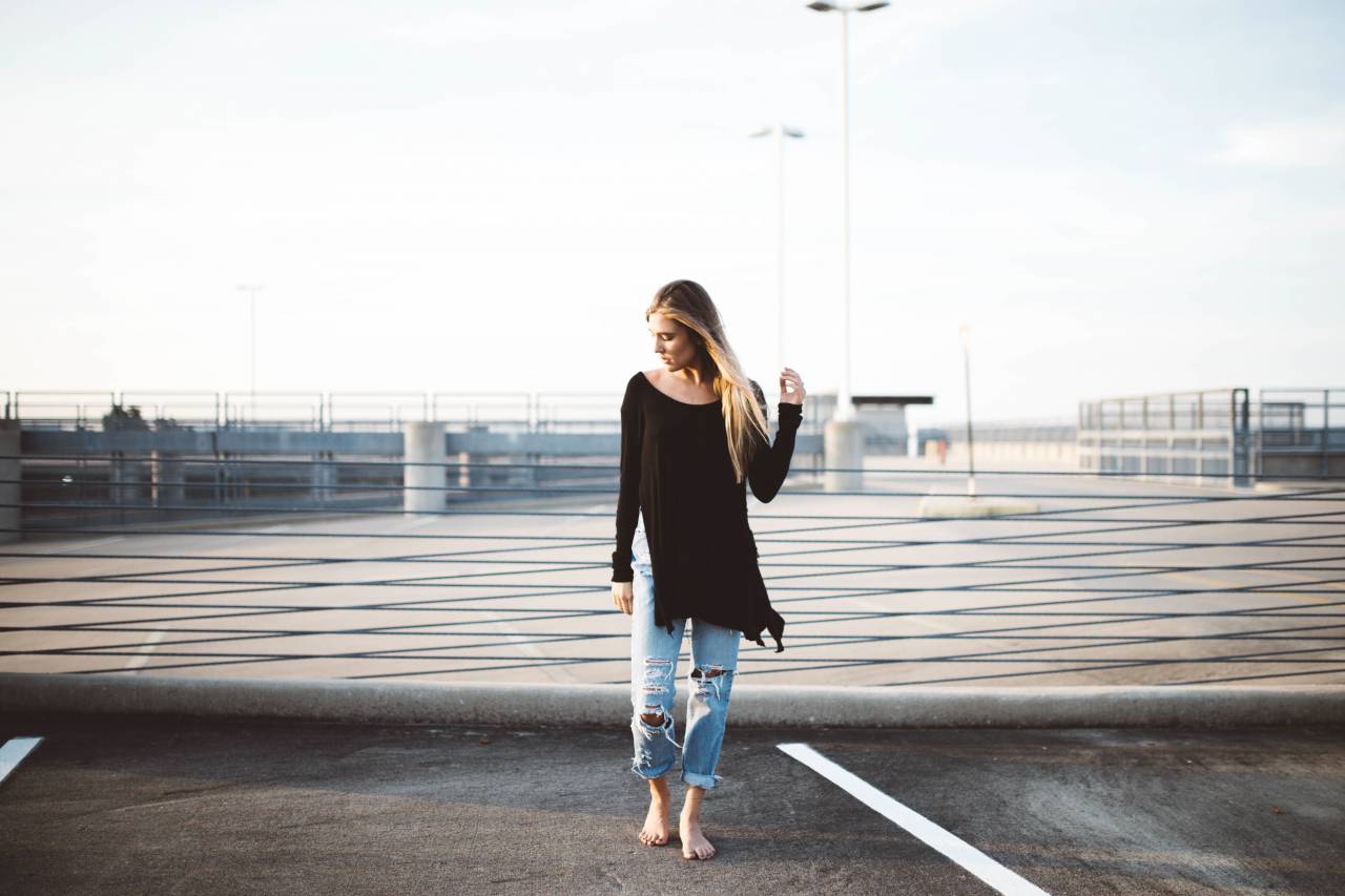 bridge, building, structure, sky, people, woman, girl, alone, clothing, fashion, beauty, city
, 