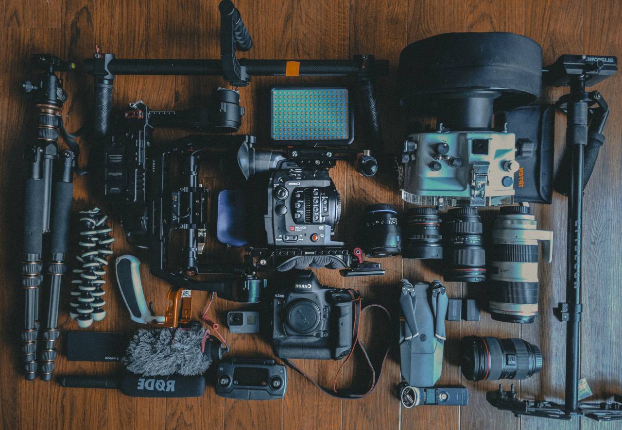 camera, gear, photoshoot, photo, video, lens, light, tripod, glider, wood, table, flash, go pro, canon
, 