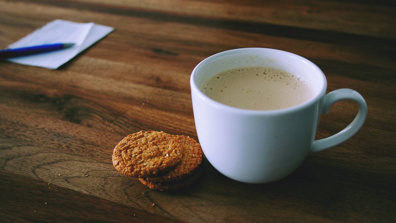 coffee, cappuccino, cup, cookies, dessert, snack, wood, table, pen, notepad, paper
, 