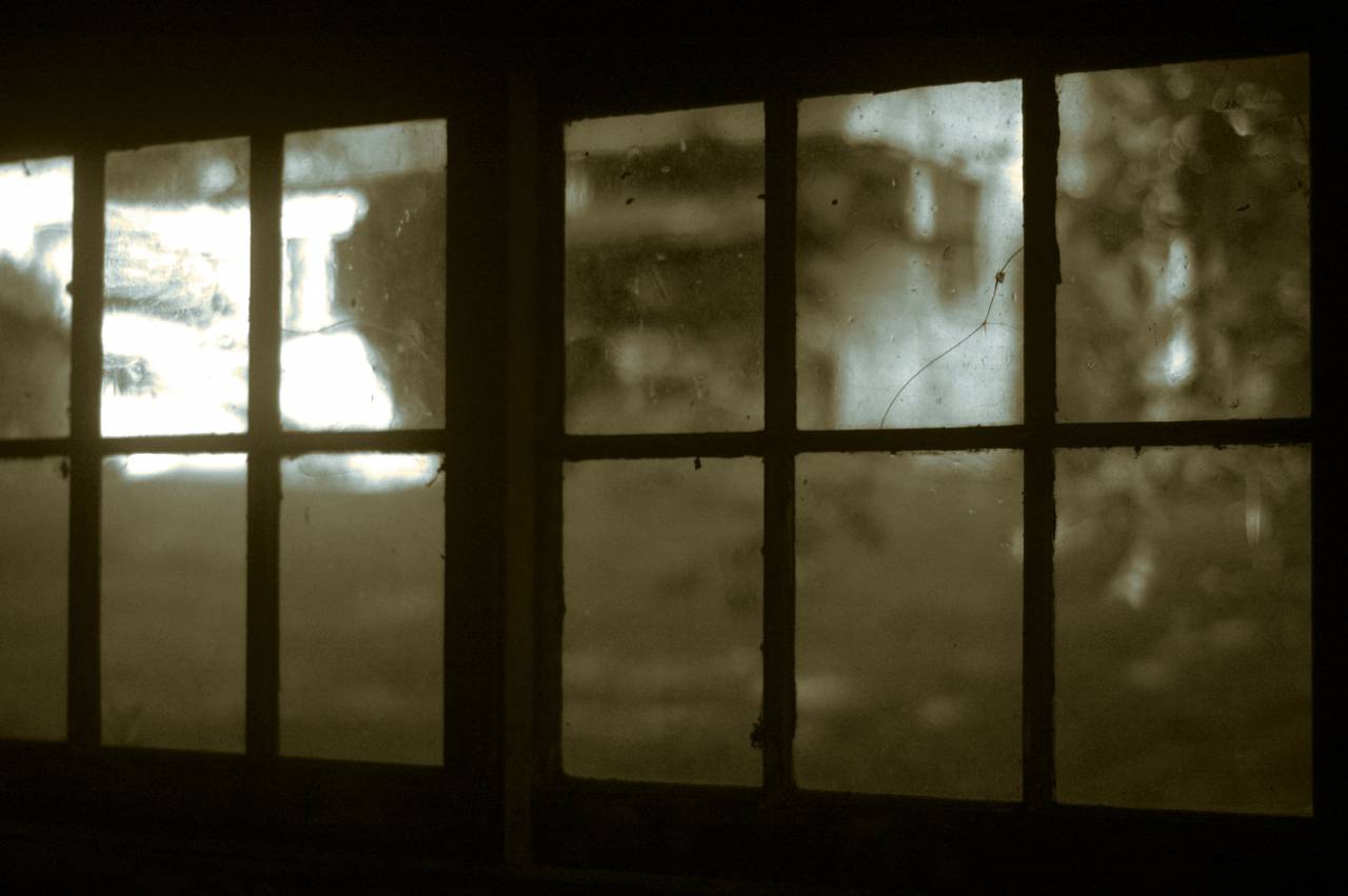 glass, windows, old, crack, dark, sepia, vintage
, 