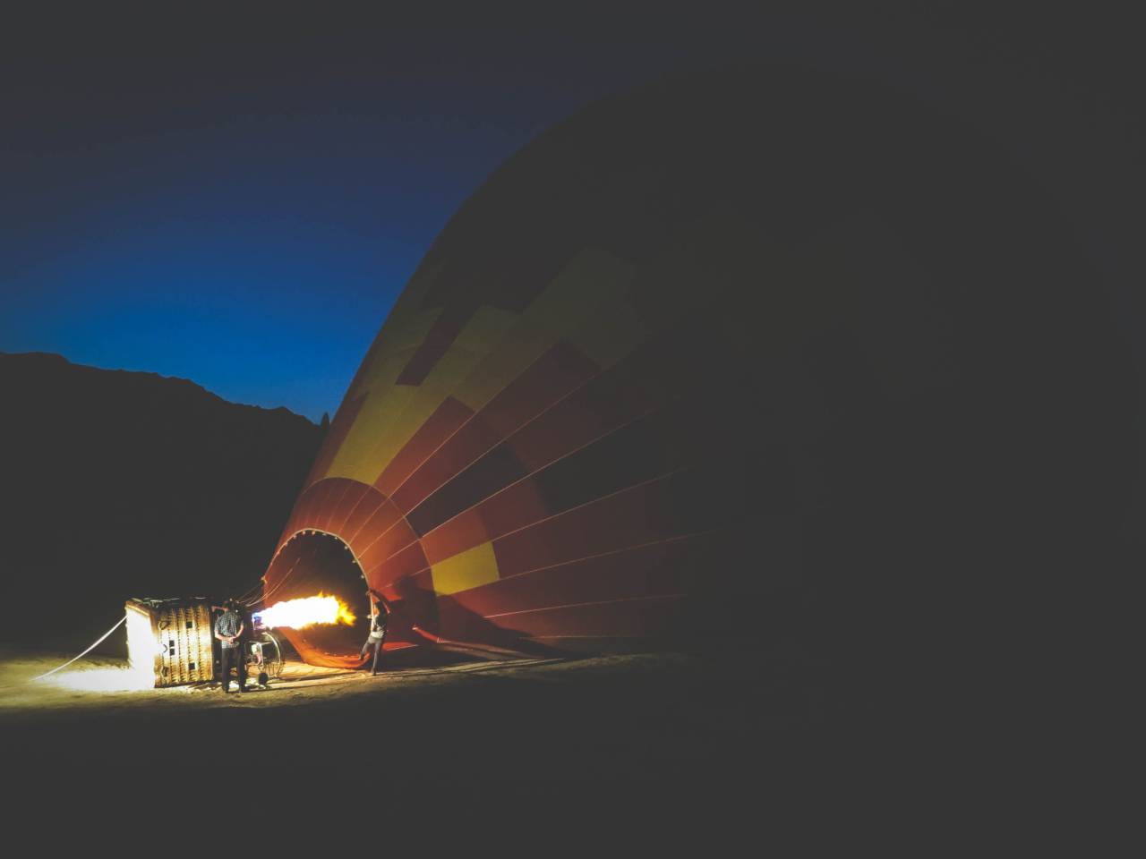 desinflar, desinflando, fuego, gente, globo aerostático,
