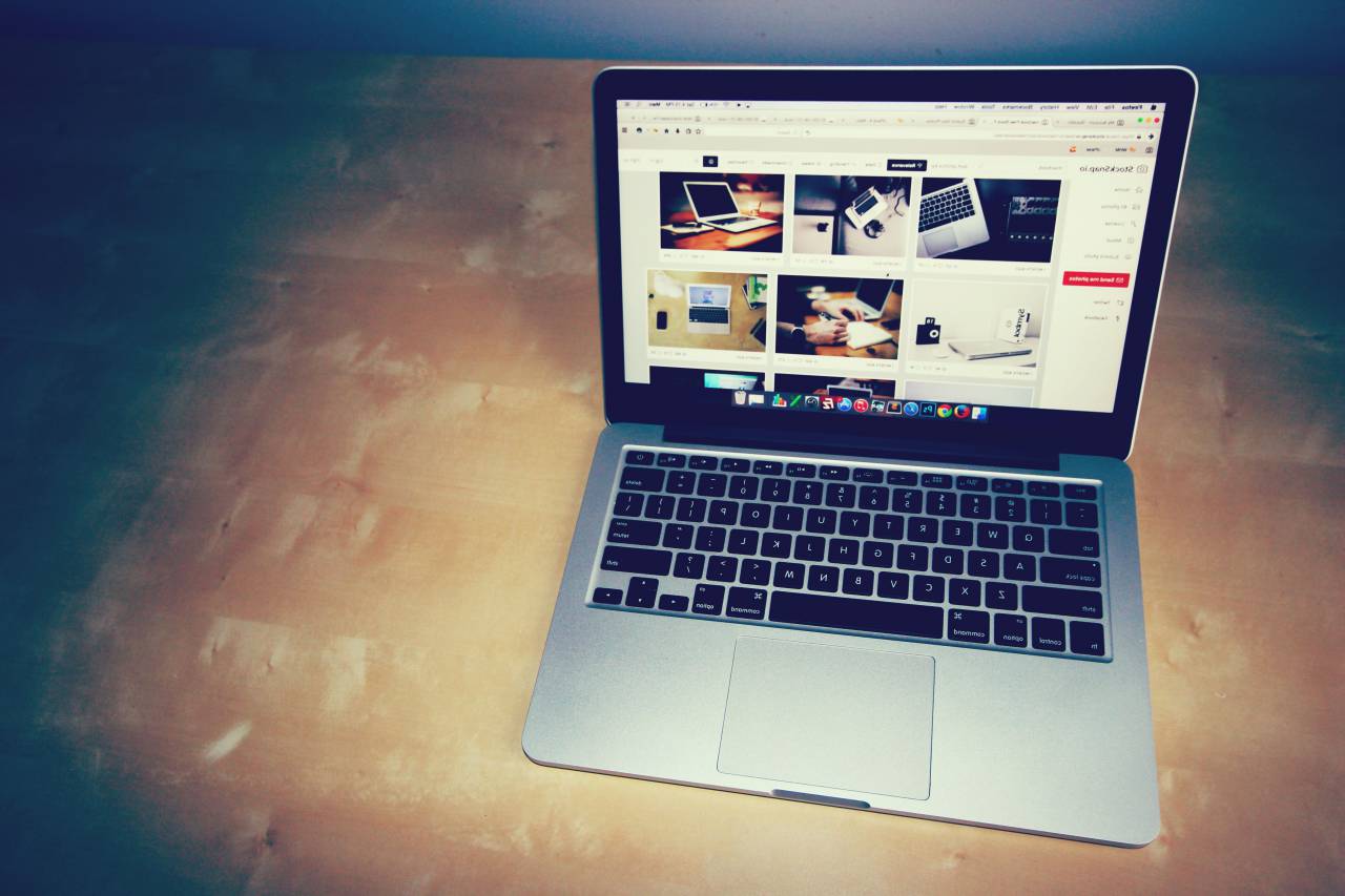 computadora, computadora portátil, macbook, apple, escritorio, internet, tecnología,