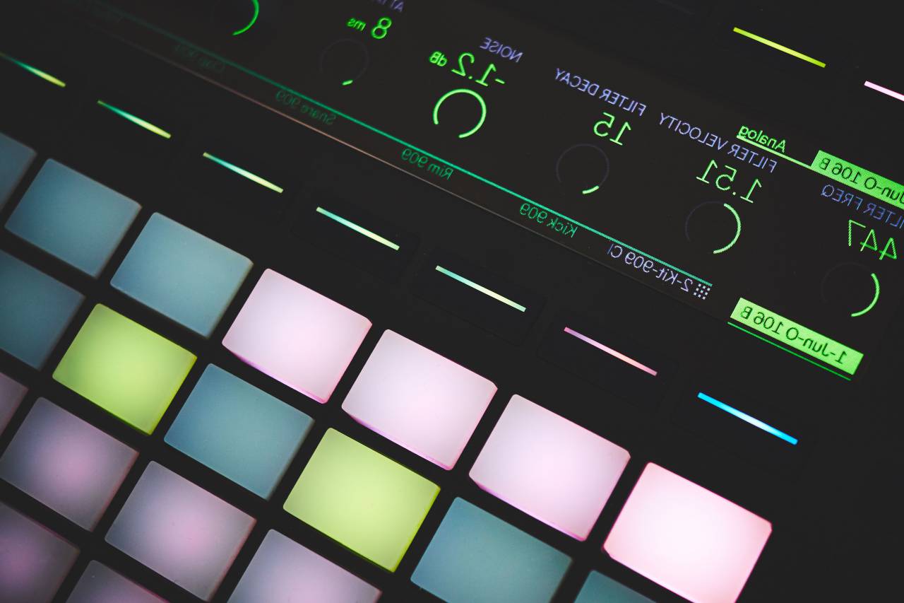 Luces, sonido, electrónica, tecnología, audio, equipo, novación, plataforma de lanzamiento, volumen, música, botón, moderno,