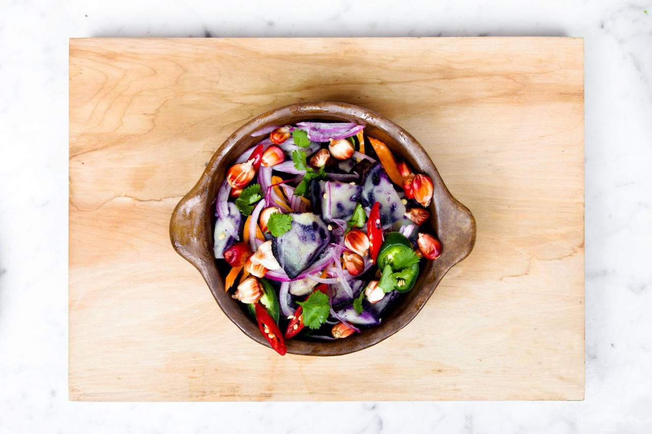 marble, wood, cuttingboard, food, salad, greens, vegetables, healthy, peppers, onions, red, peppers, tomatoes, bowl
, 