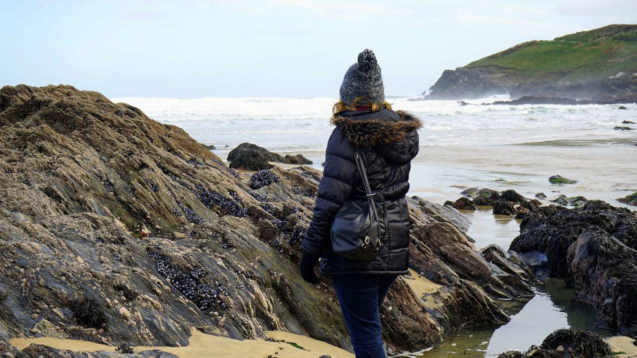 nature, water, sea, ocean, beach, rocks, people, woman, girl, travel, millenials
, 