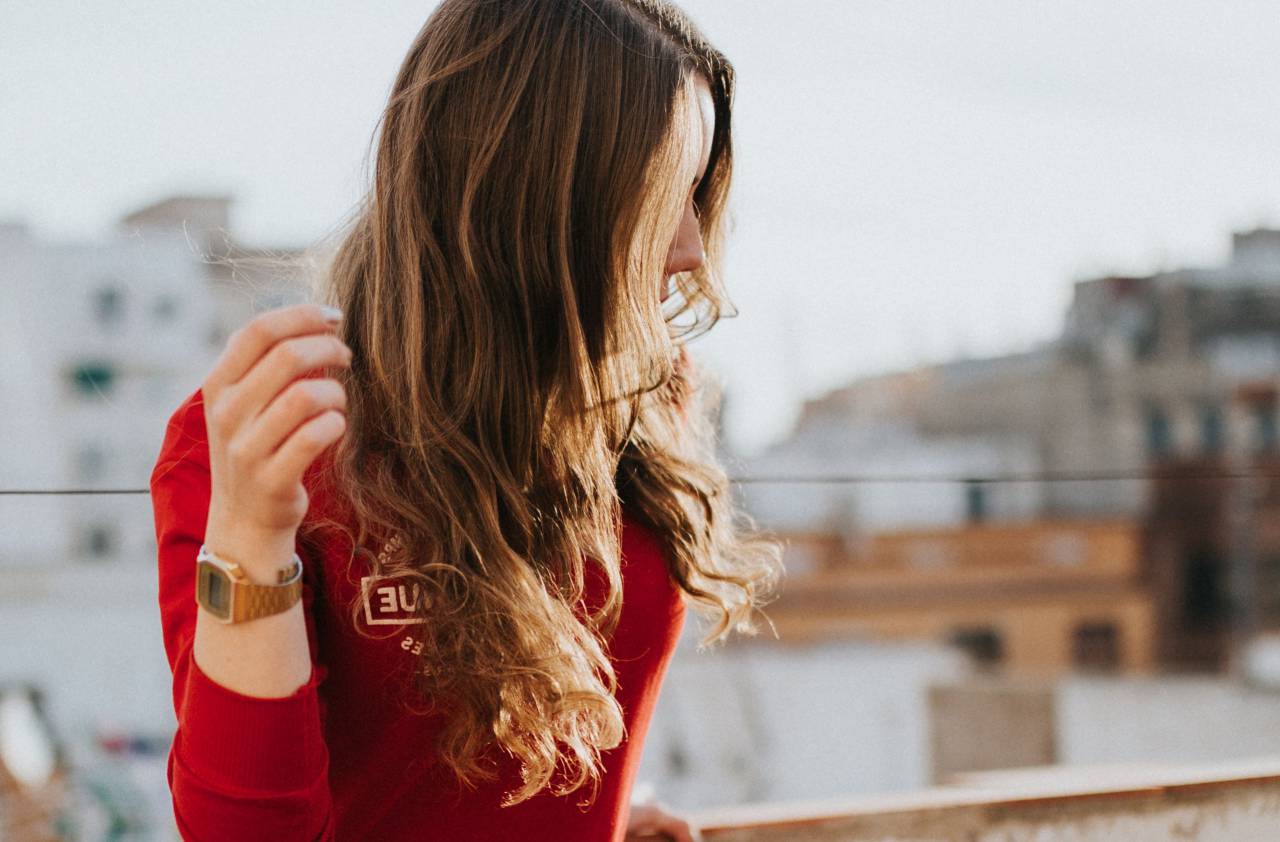 Gente, mujer, cabello, reloj, rojo, moda, casa, edificio, estructura, infraestructura,