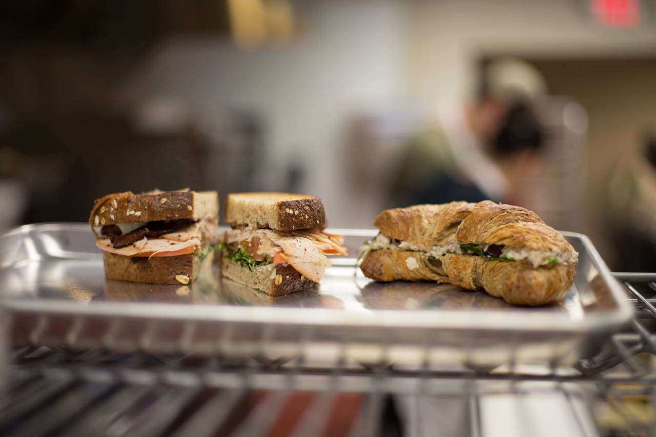 restaurant, sandwiches, food, meal, lunch, bread, lettuce, cafe, sliced, dish, bokeh, prepared, eating, dining, pan
, 