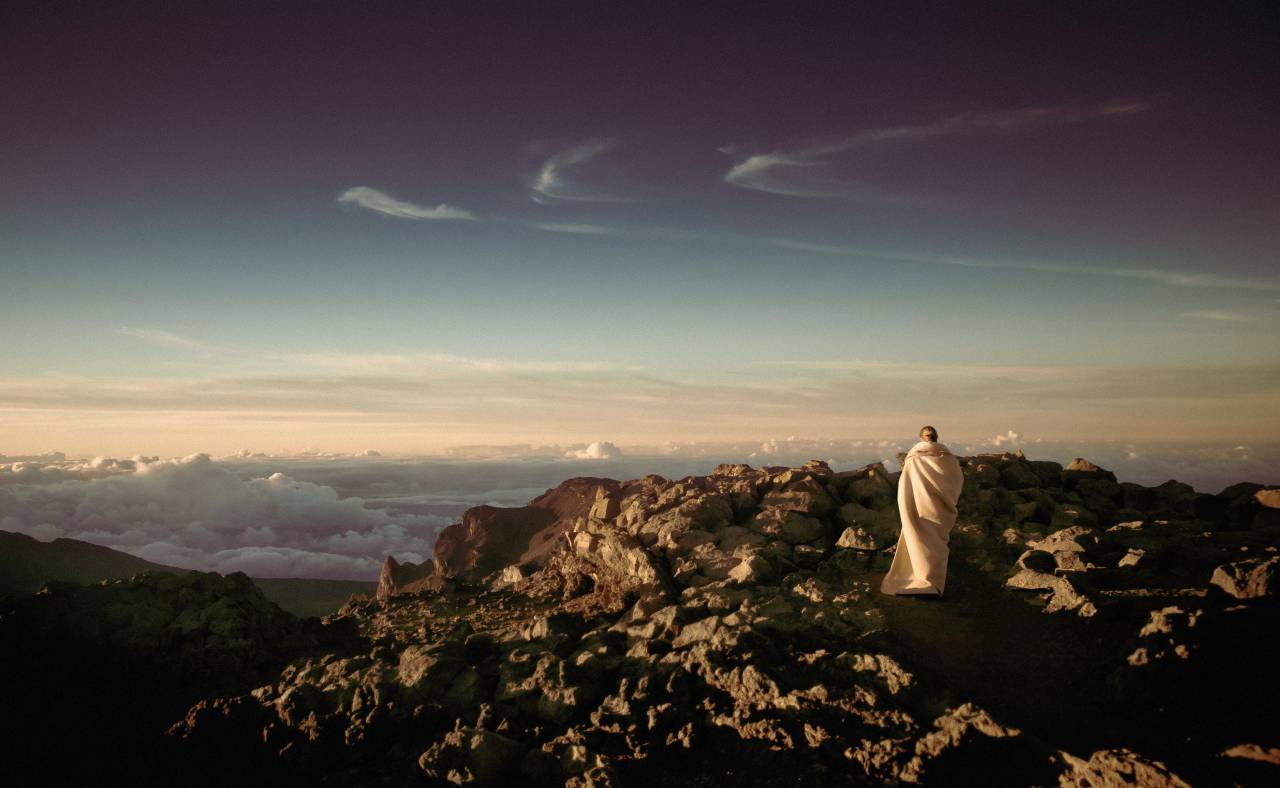 Cielo, nubes, vista, montañas, caminata, trek, mujer, niña, manta, puesta de sol,