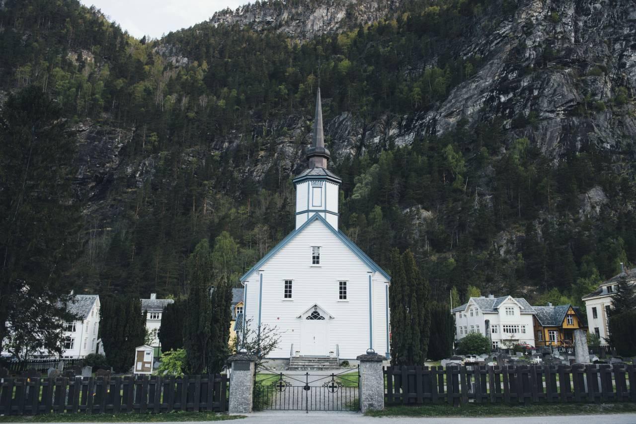 architecture, building, infrastructure, structure, establishment, household, neighborhood, woods, forest, mountain, trees
, 