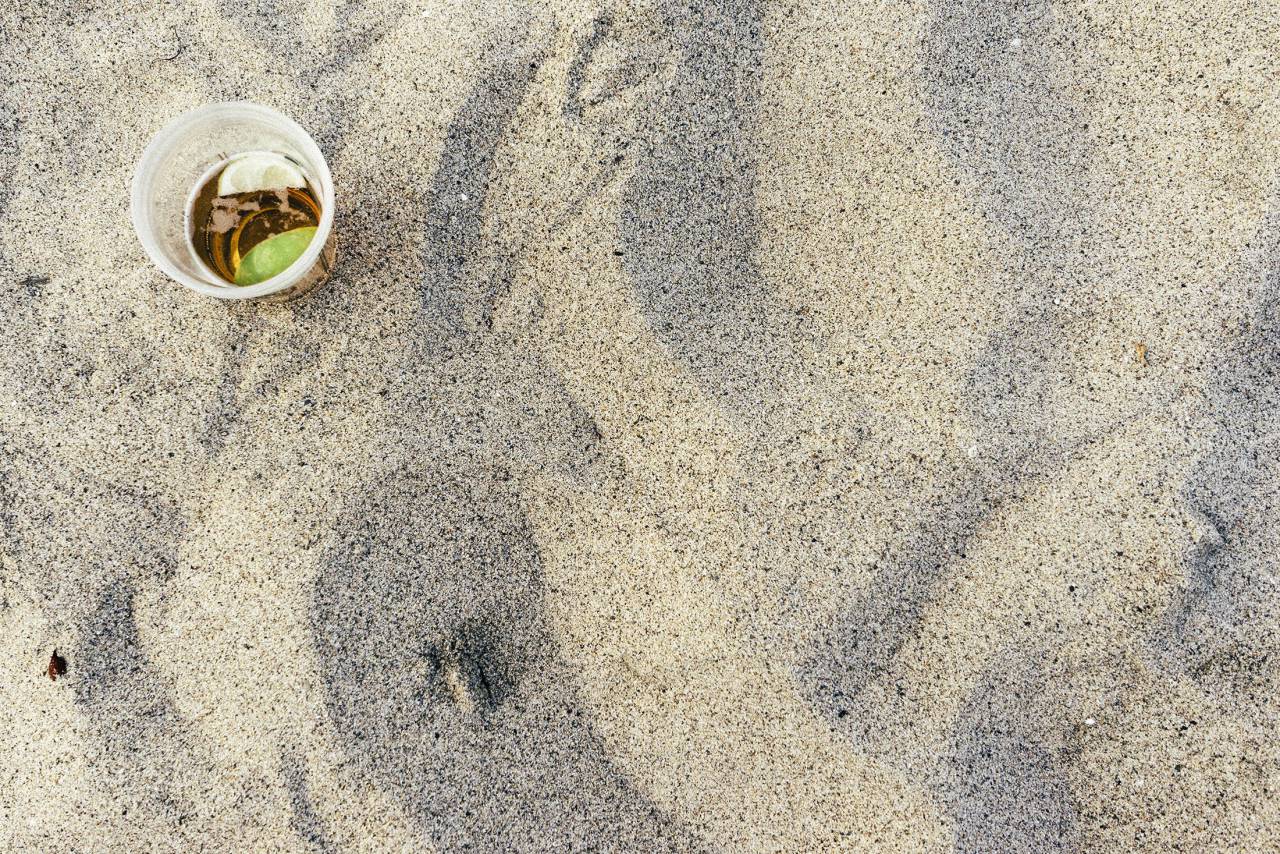 beach, sand, plastic, cub, drink, beverage, lemon, lime
, 