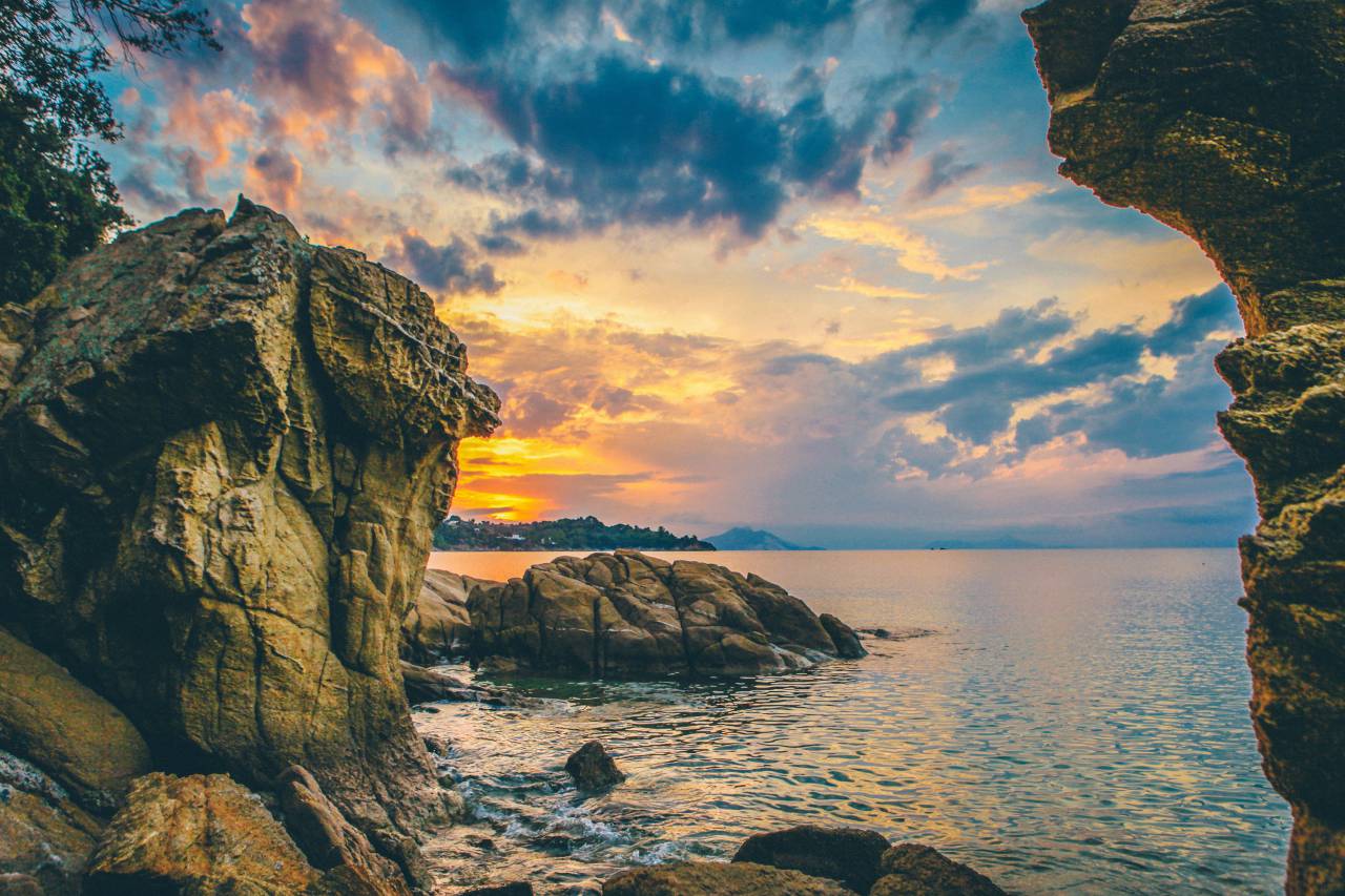 beach, shore, coast, ocean, sea, horizon, sunset, dusk, sky, clouds, rocks, cliffs, boulders, landscape, nature
, 