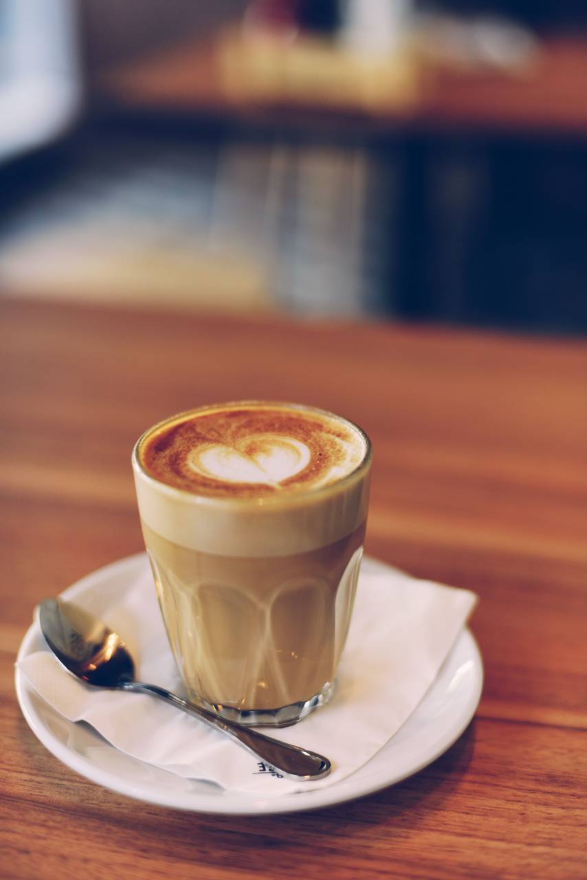 coffee, cafe, wood, hot, mug, cup, white, coffeemaker, shop, restaurant, plate, spoon, tissue, napkin, table
, 