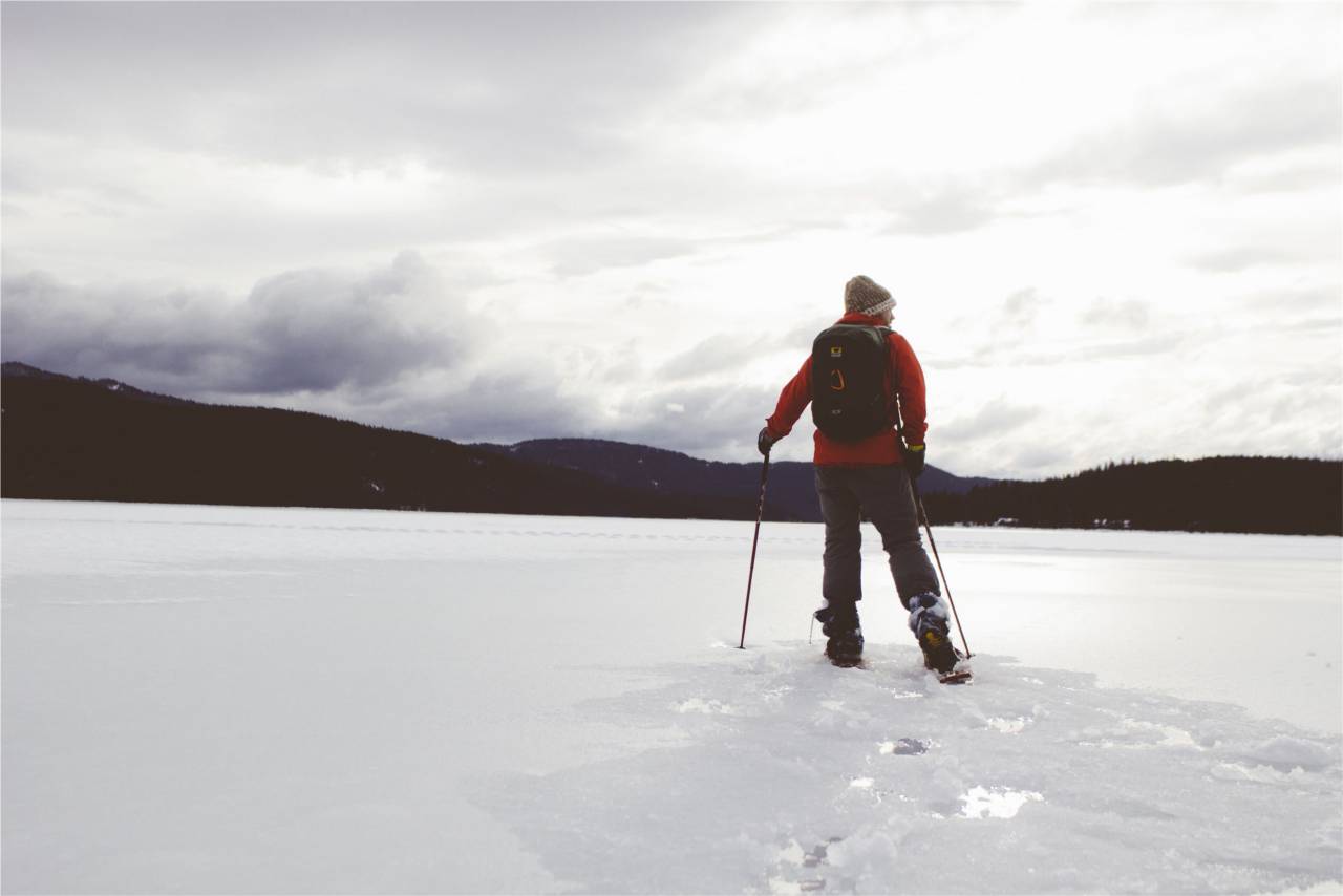 cross country, skiing, winter, snow, ice, sports, backpack, knapsack, frozen, lake, mountains, outdoors, toque, cold, guy, man, people, fitness
, 